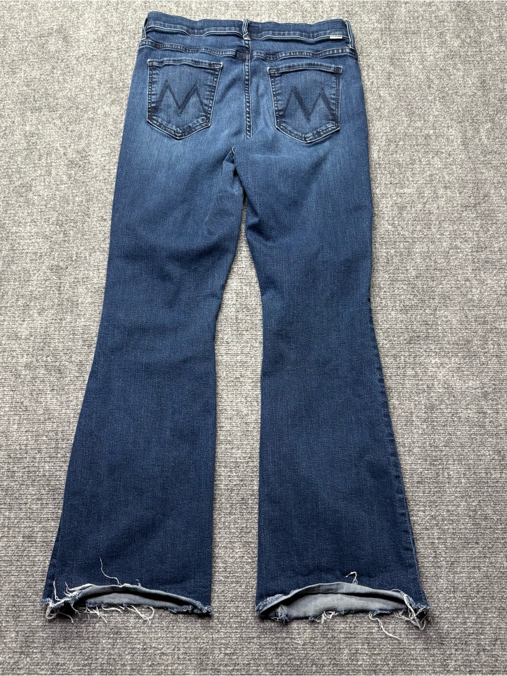 MOTHER Jeans Womens 32 Weekender Fray in Mint Condition Flare Raw Hem USA Made - Picture 2 of 15
